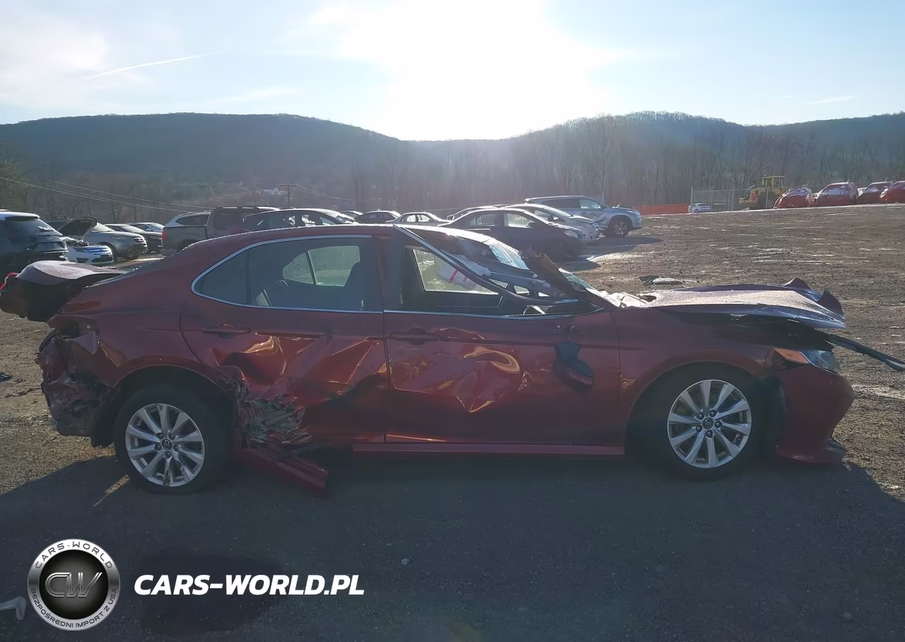 2019 Toyota Camry Le VIN:4T1B11HK6KU827803 - 13
