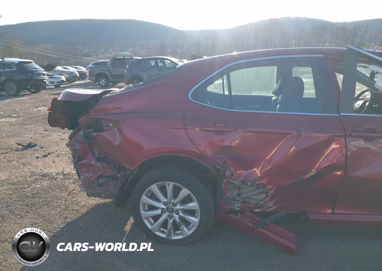 2019 Toyota Camry Le VIN:4T1B11HK6KU827803 - 18