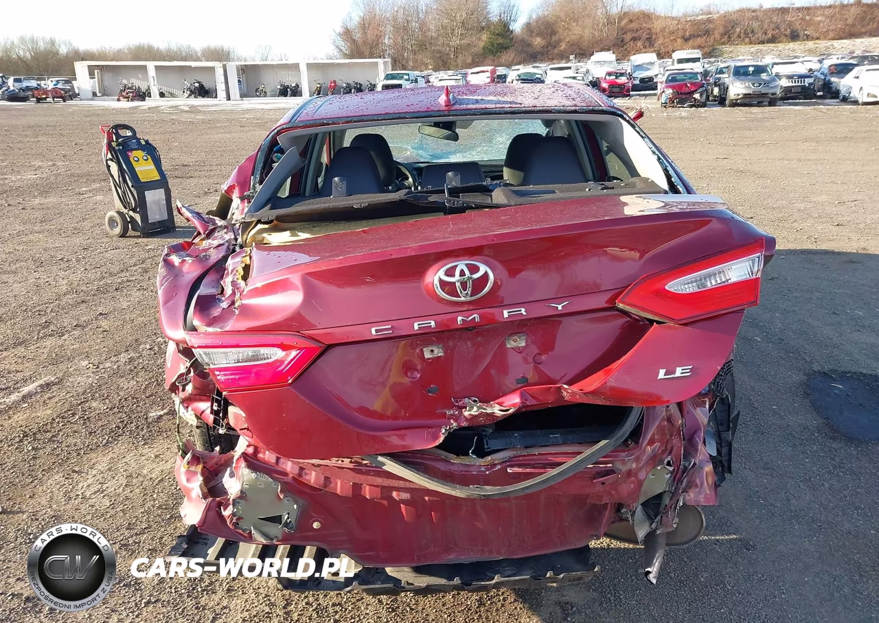 2019 Toyota Camry Le VIN:4T1B11HK6KU827803 - 19
