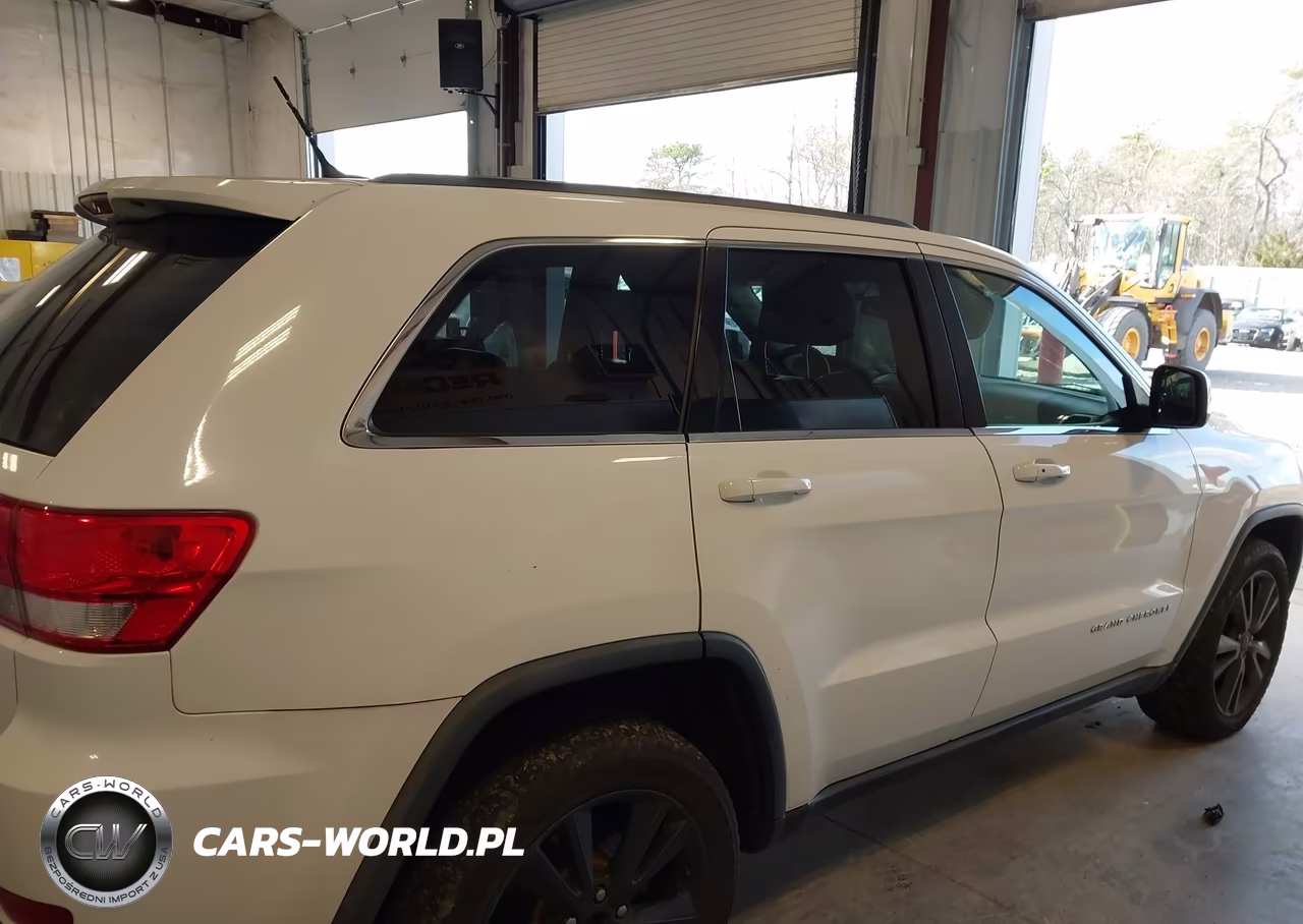 2013 Jeep Grand Cherokee Laredo Altitude VIN:1C4RJFAG4DC561924 - 13
