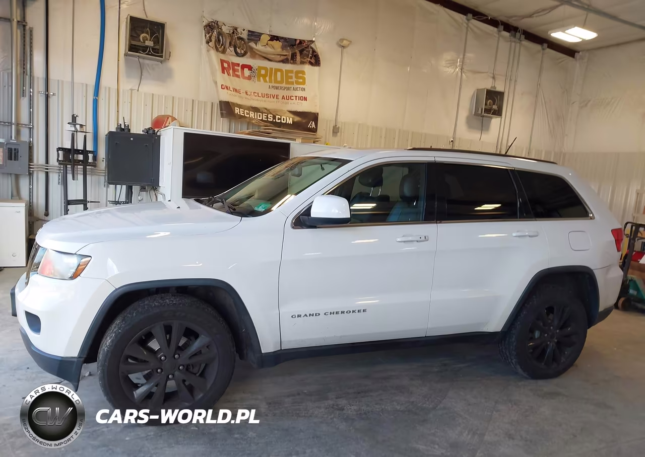 2013 Jeep Grand Cherokee Laredo Altitude VIN:1C4RJFAG4DC561924 - 14