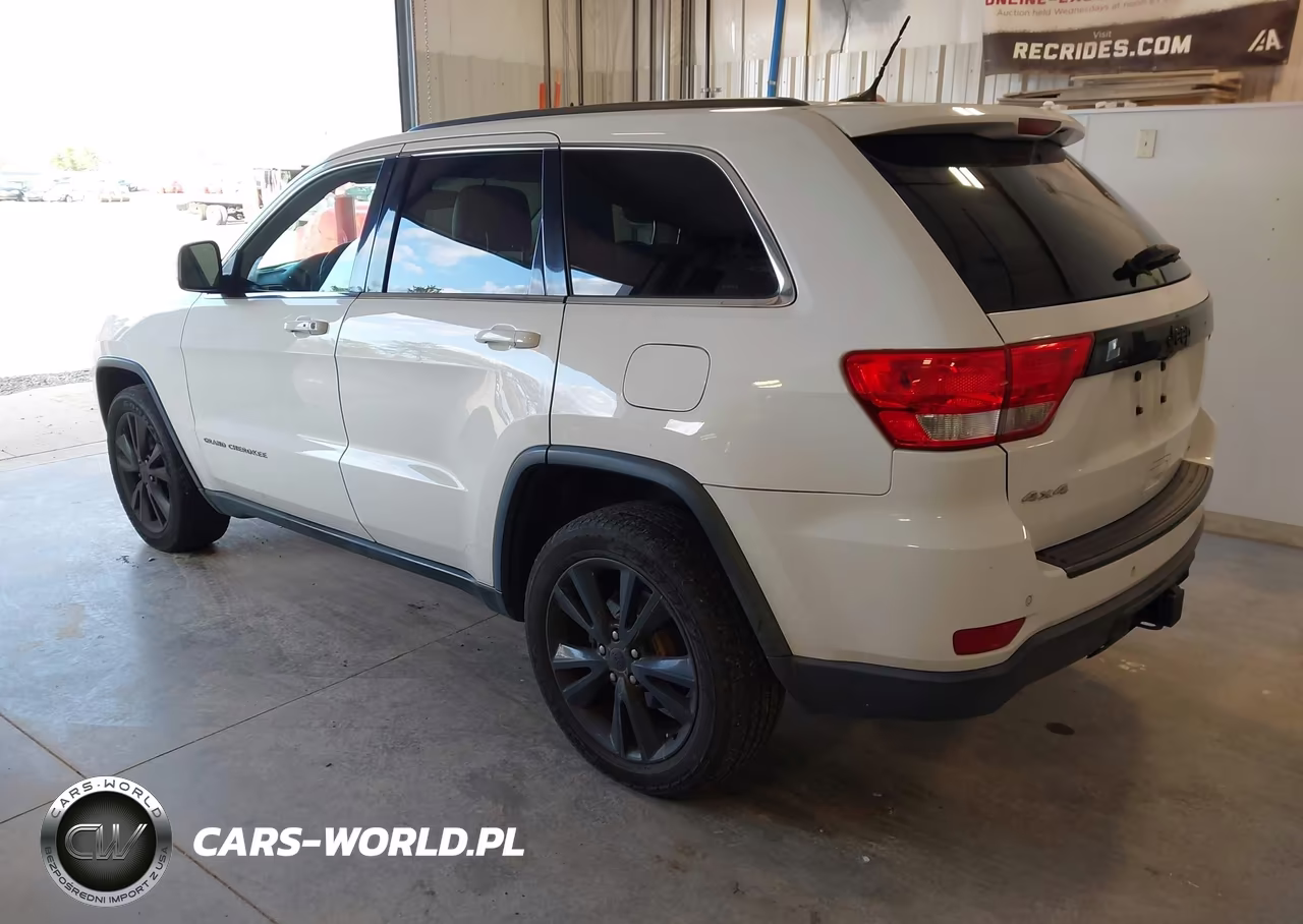 2013 Jeep Grand Cherokee Laredo Altitude VIN:1C4RJFAG4DC561924 - 3