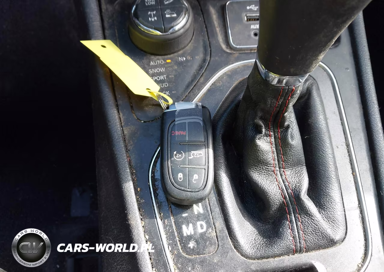 2019 Jeep Cherokee Trailhawk Elite 4X4 VIN:1C4PJMBX4KD104547 - 11