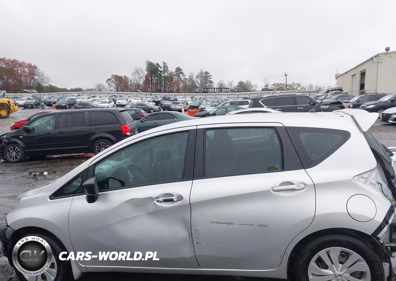 2017 Nissan Versa Note S Plus VIN:3N1CE2CPXHL379304 - 18