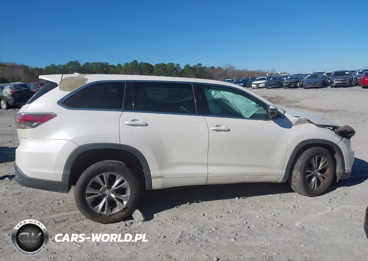 2015 Toyota Highlander Le Plus V6 VIN:5TDZKRFH7FS042013 - 13