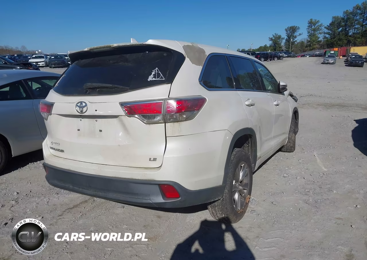 2015 Toyota Highlander Le Plus V6 VIN:5TDZKRFH7FS042013 - 4