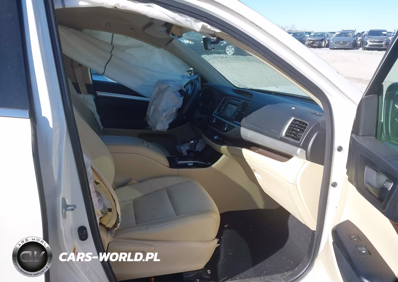 2015 Toyota Highlander Le Plus V6 VIN:5TDZKRFH7FS042013 - 5