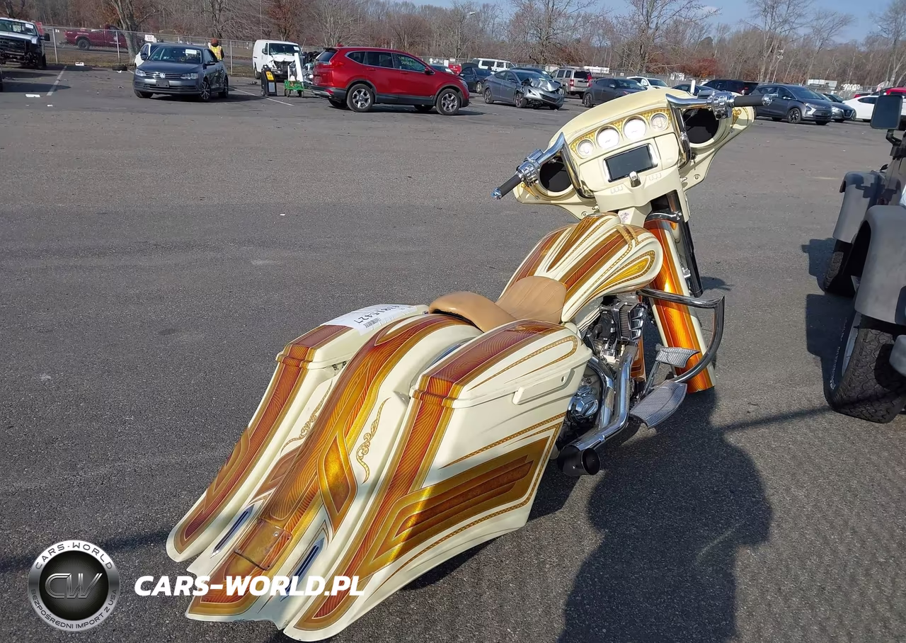 2015 Harley-Davidson Flhx Street Glide VIN:1HD1KBM37FB666489 - 4