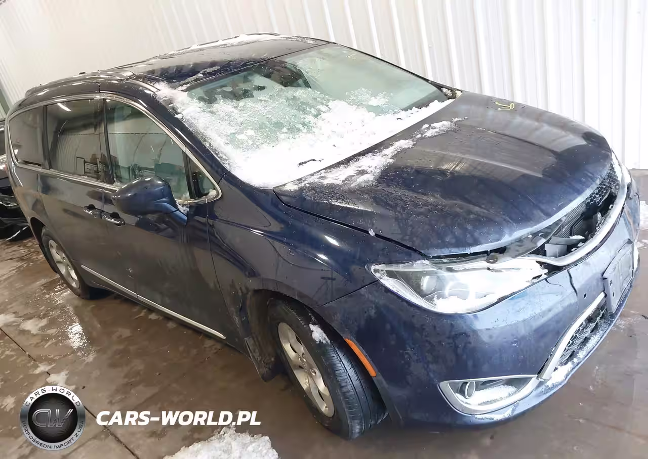 2017 Chrysler Pacifica Touring-L Plus