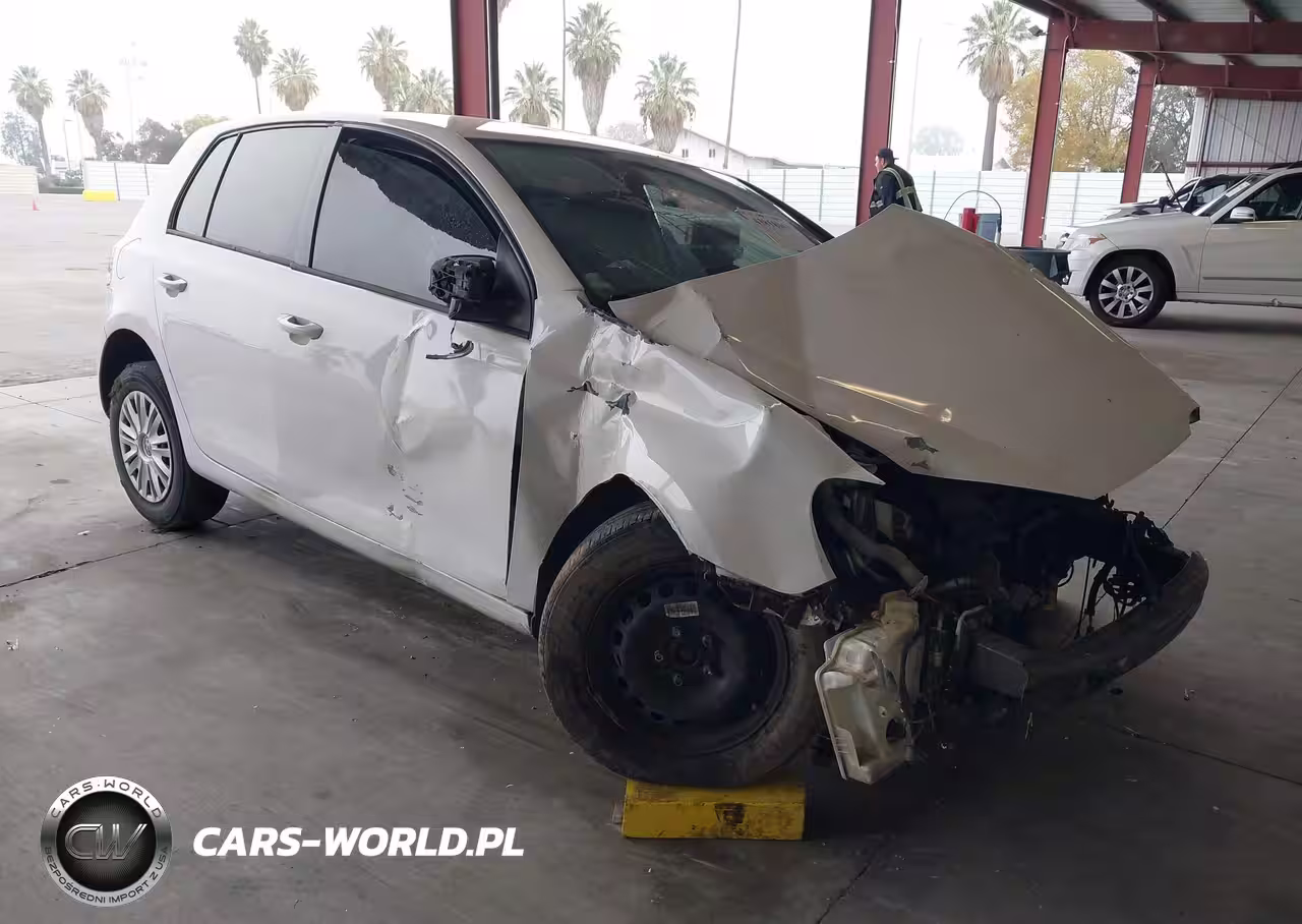 2013 Volkswagen Golf 2.5L 4-Door