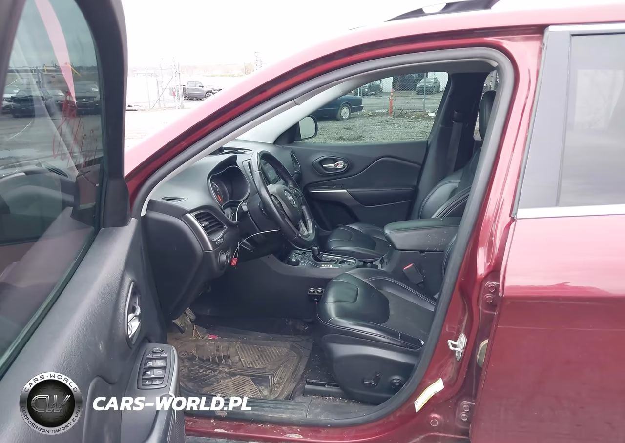 2019 Jeep Cherokee Latitude Plus 4X4 VIN:1C4PJMLB9KD182518 - 5