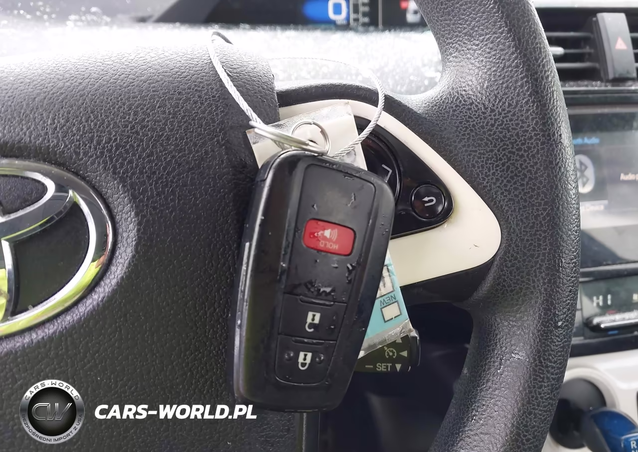 2016 Toyota Prius Two VIN:JTDKBRFU6G3500514 - 11