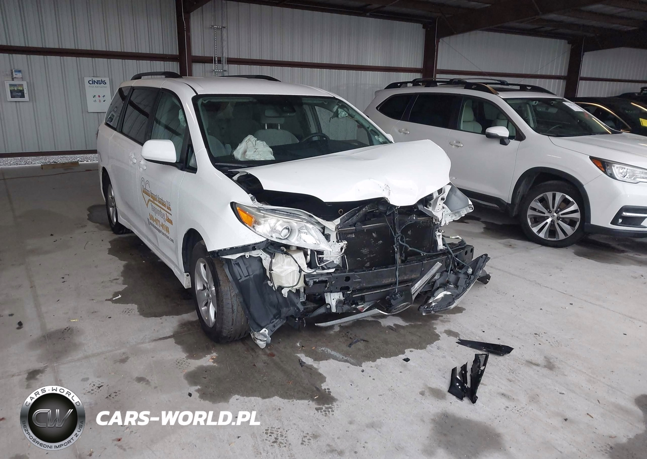 2018 Toyota Sienna Le 8 Passenger