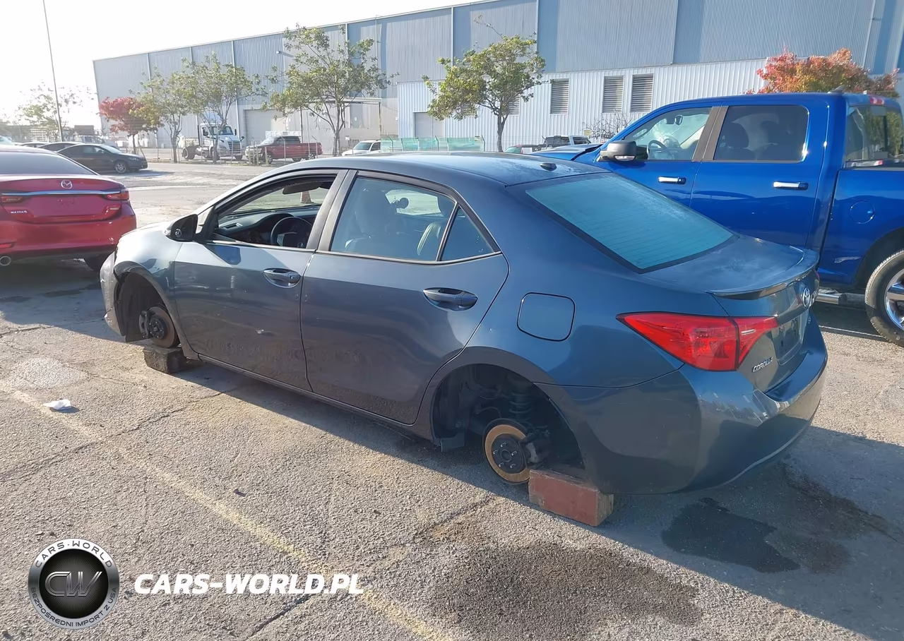 2017 Toyota Corolla Se VIN:5YFBURHE0HP667234 - 3