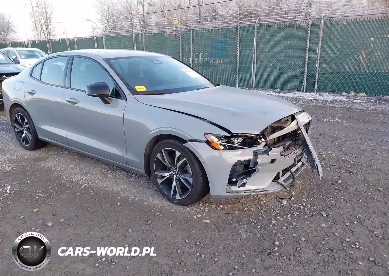 2024 Volvo S60 B5 Plus Dark Theme