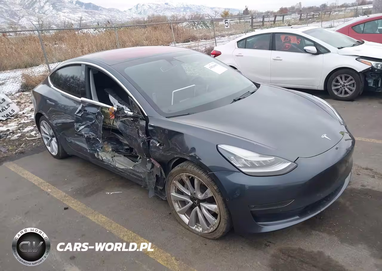 Główne zdjęcie 2018 Tesla Model 3 Long Range-Mid Range