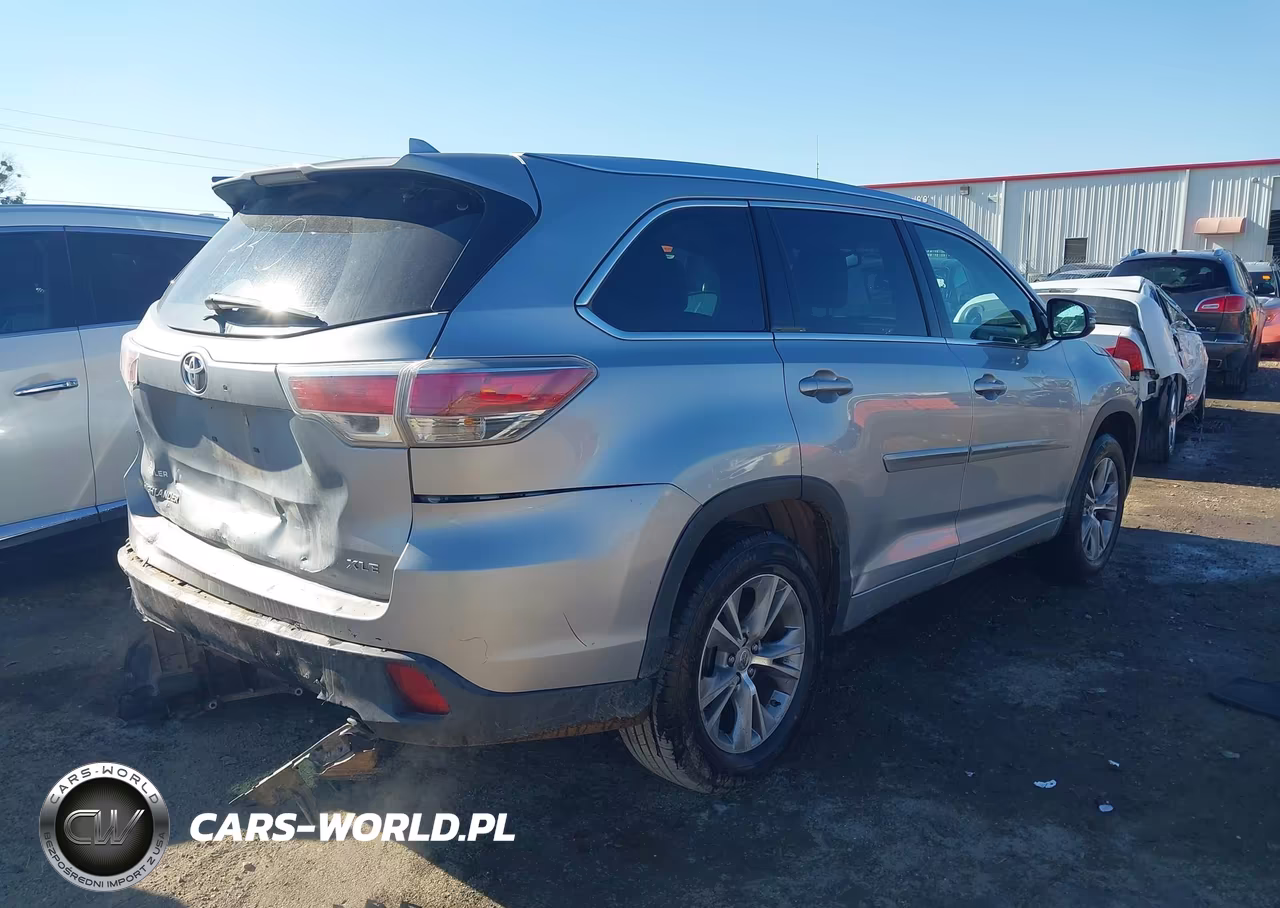2015 Toyota Highlander Xle V6 VIN:5TDKKRFH5FS042349 - 4