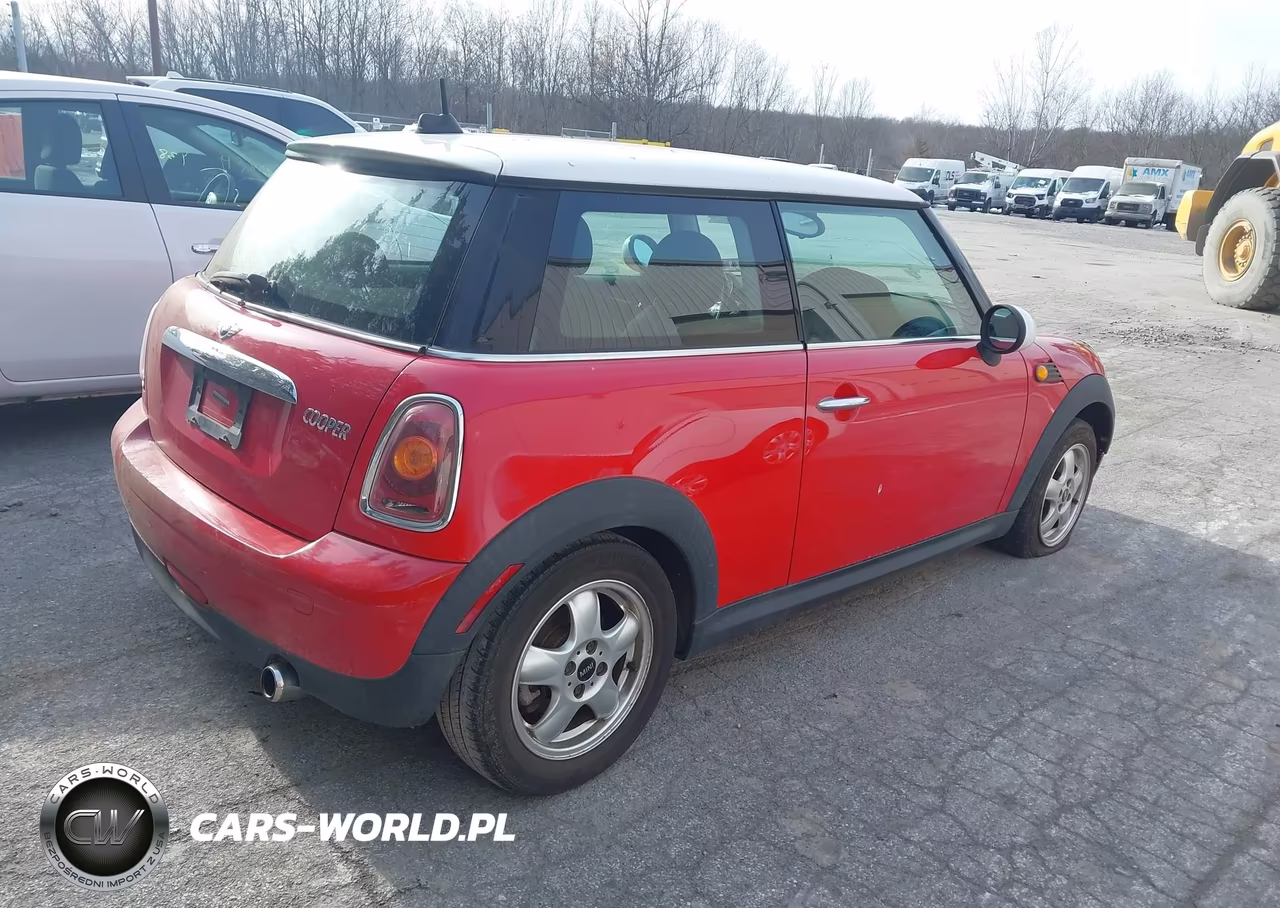 2007 Mini Cooper VIN:WMWMF33577TL67458 - 4