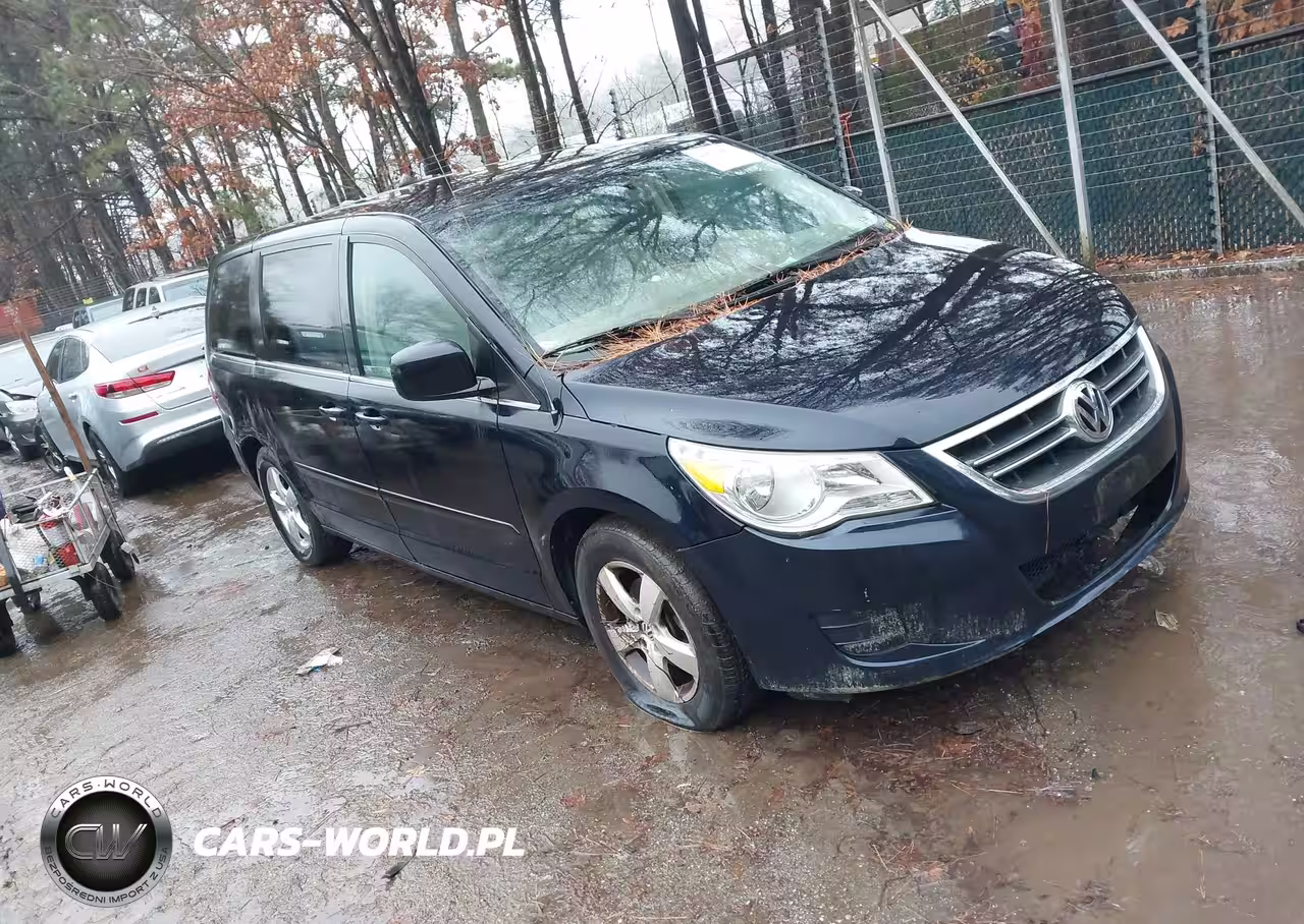 2010 Volkswagen Routan Se
