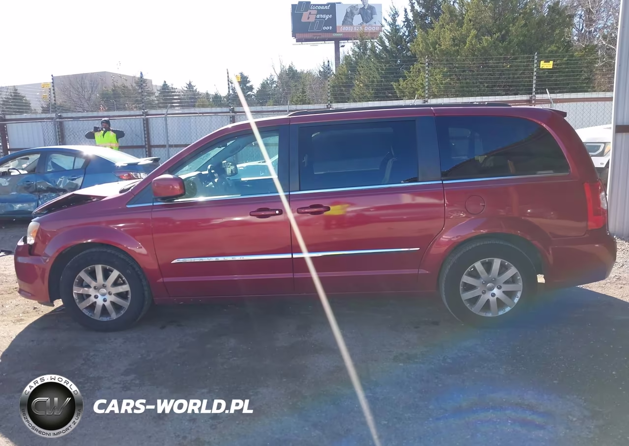 2015 Chrysler Town & Country Touring VIN:2C4RC1BG5FR583176 - 14