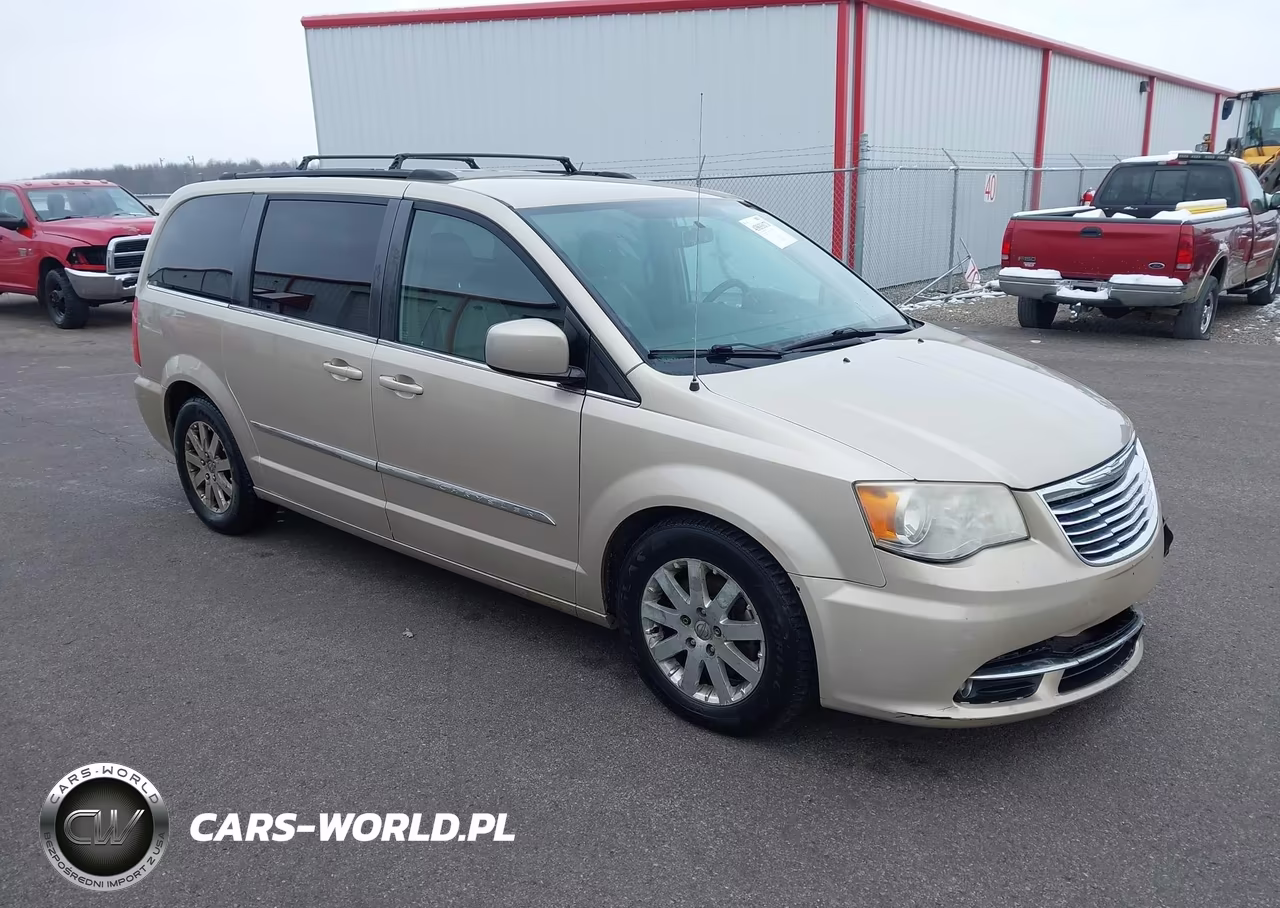 2014 Chrysler Town & Country Touring – zdjęcie 1 z 17