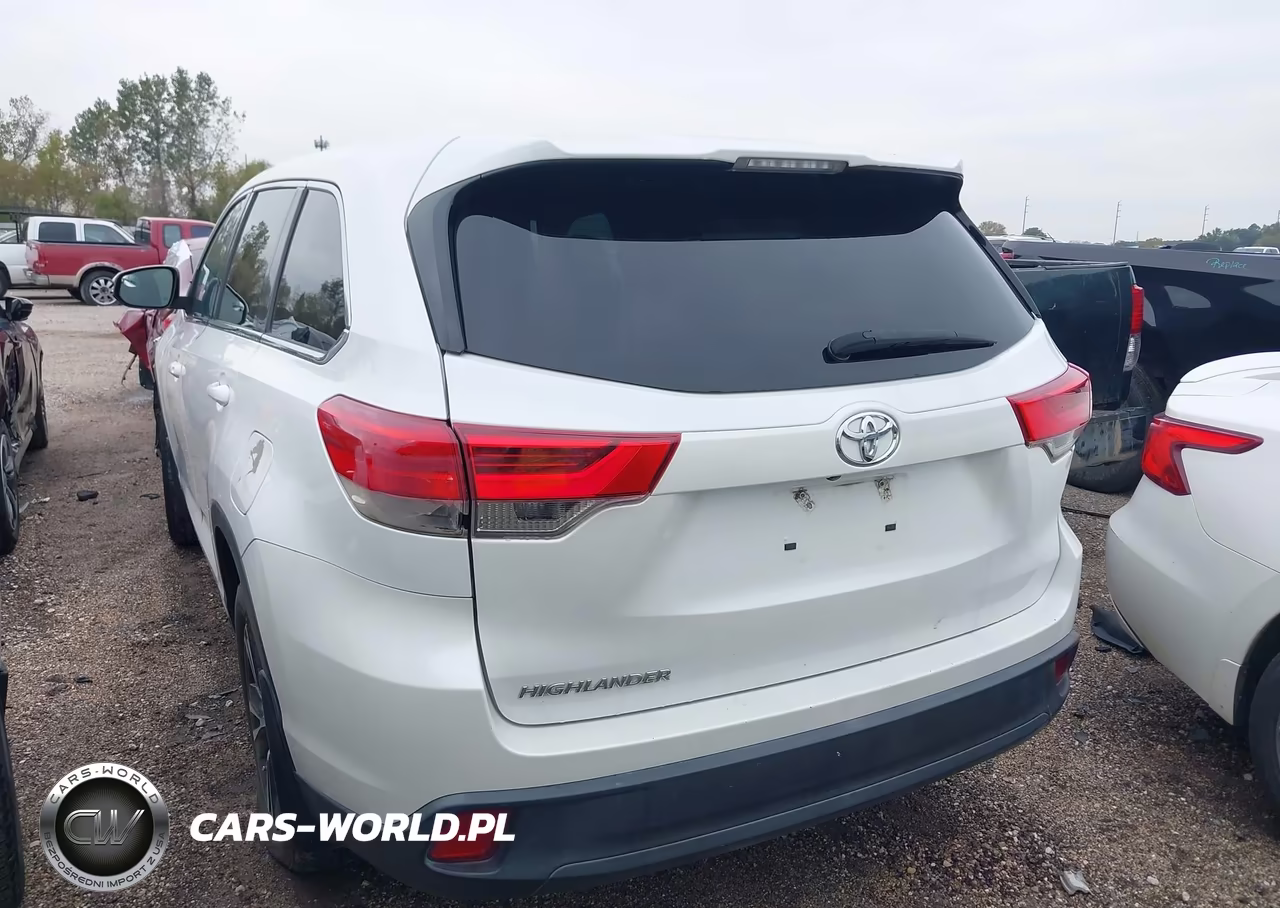 2019 Toyota Highlander Le VIN:5TDZARFH8KS053423 - 3