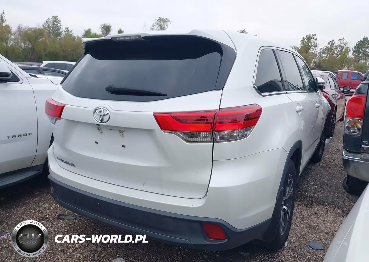 2019 Toyota Highlander Le VIN:5TDZARFH8KS053423 - 4