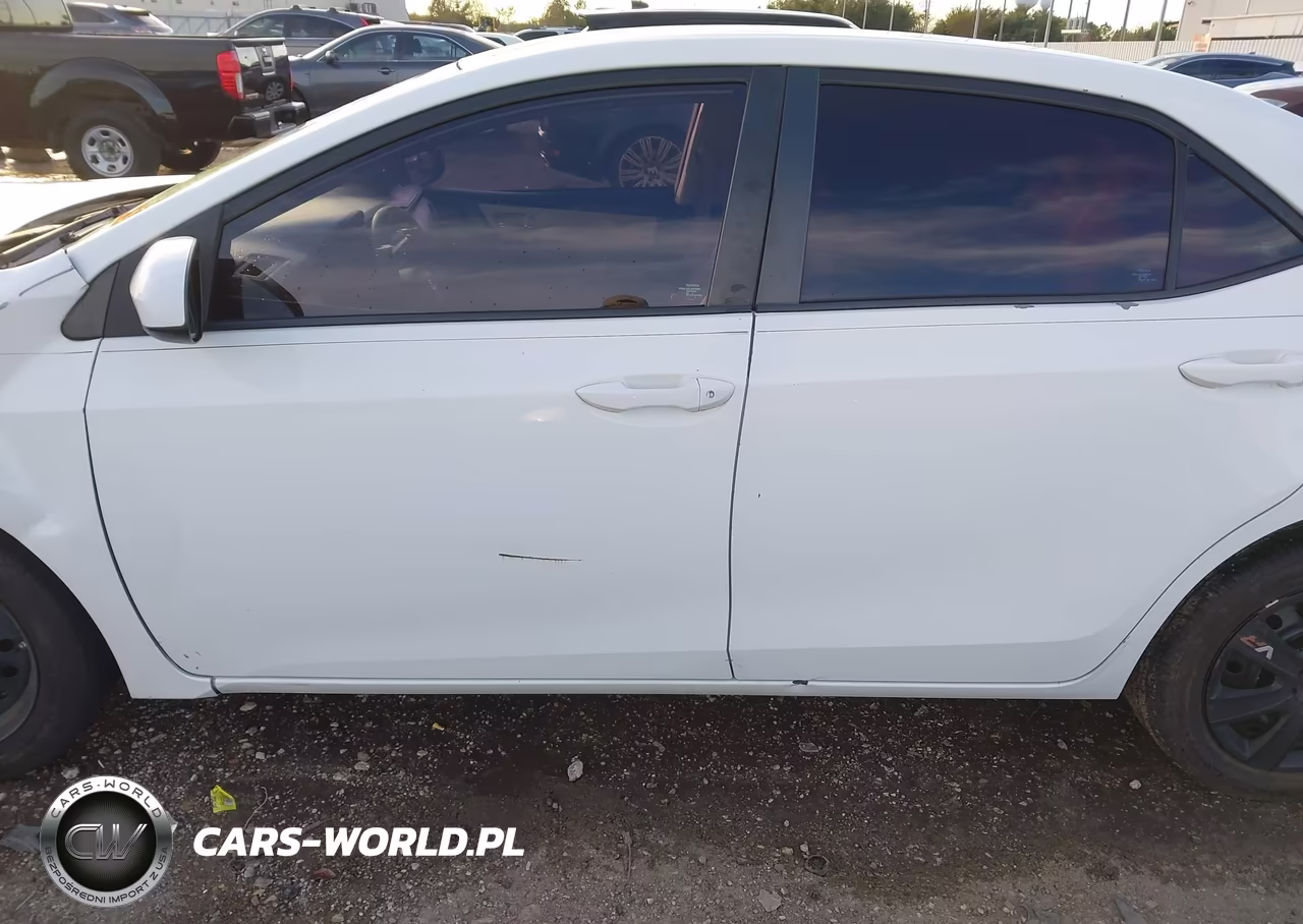 2017 Toyota Corolla Le VIN:5YFBURHE4HP593817 - 19