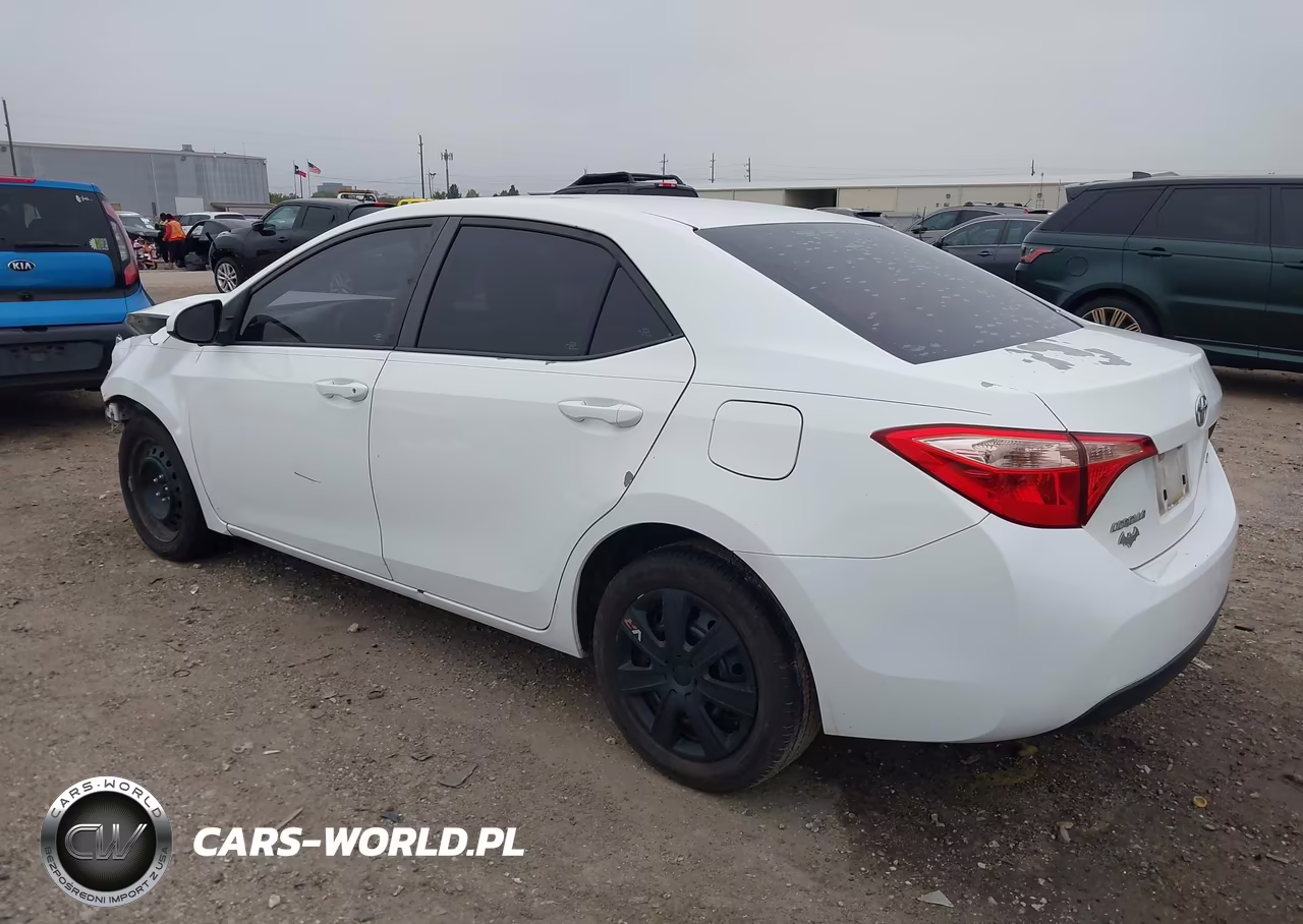 2017 Toyota Corolla Le VIN:5YFBURHE4HP593817 - 3