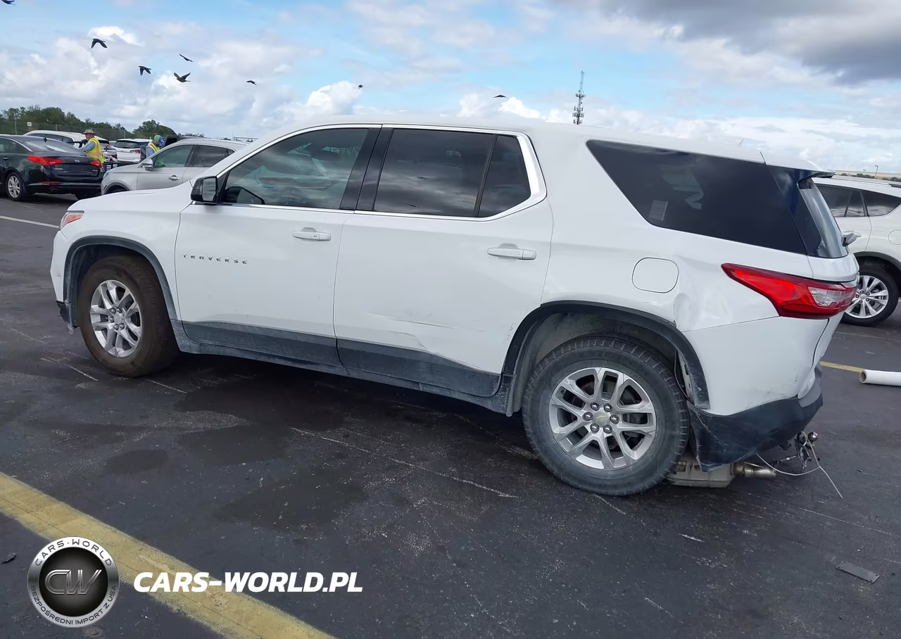 2019 Chevrolet Traverse Ls VIN:1GNERFKW2KJ136621 - 3