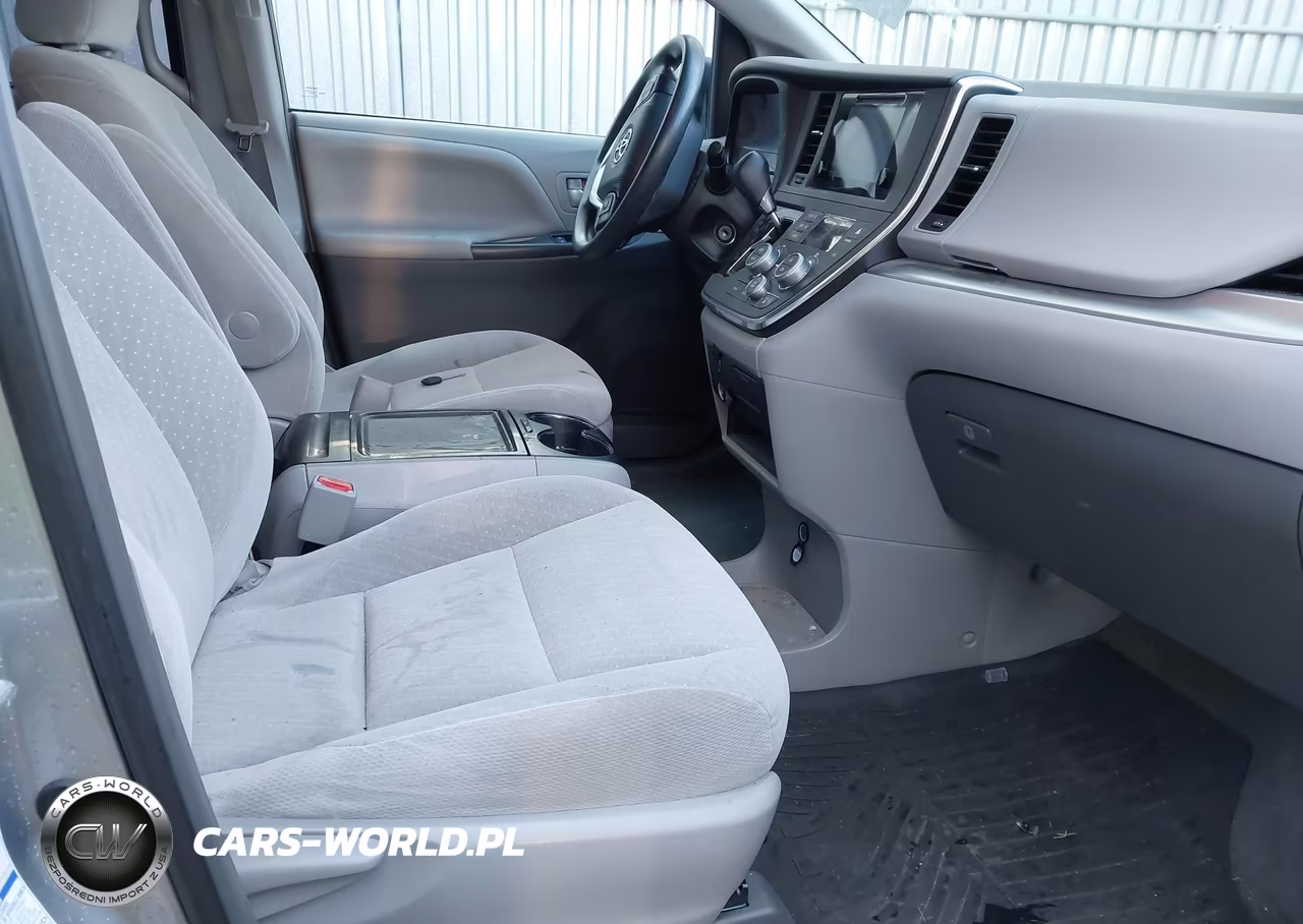 2017 Toyota Sienna Le 7 Passenger VIN:5TDJZ3DC8HS167277 - 5