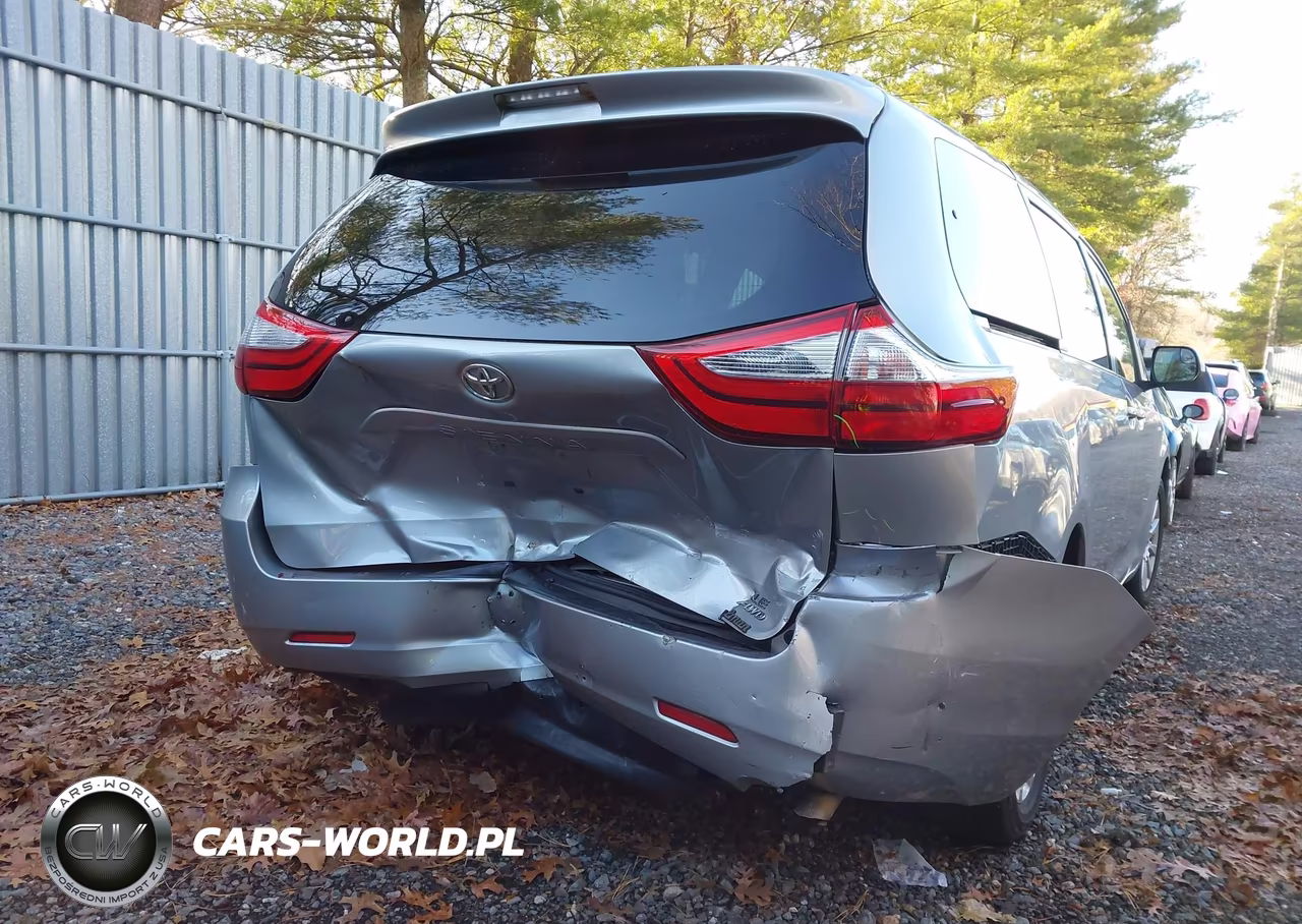 2017 Toyota Sienna Le 7 Passenger VIN:5TDJZ3DC8HS167277 - 6