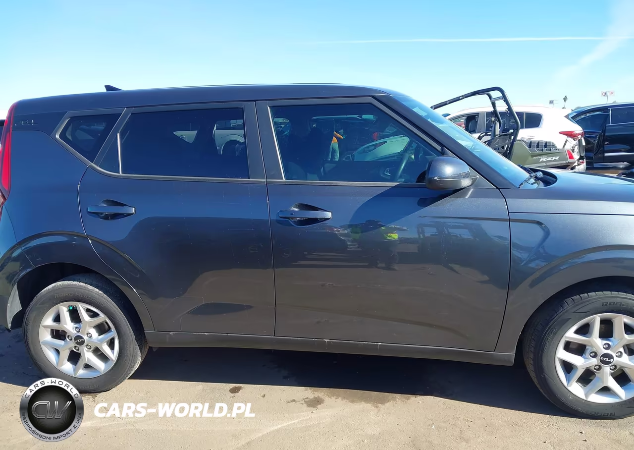 2022 Kia Soul S VIN:KNDJ23AU8N7817801 - 13