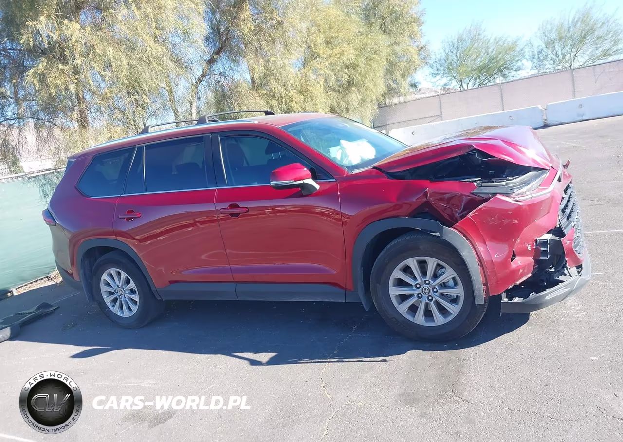 2025 Toyota Grand Highlander Xle VIN:5TDAAAB58SS082155 - 12