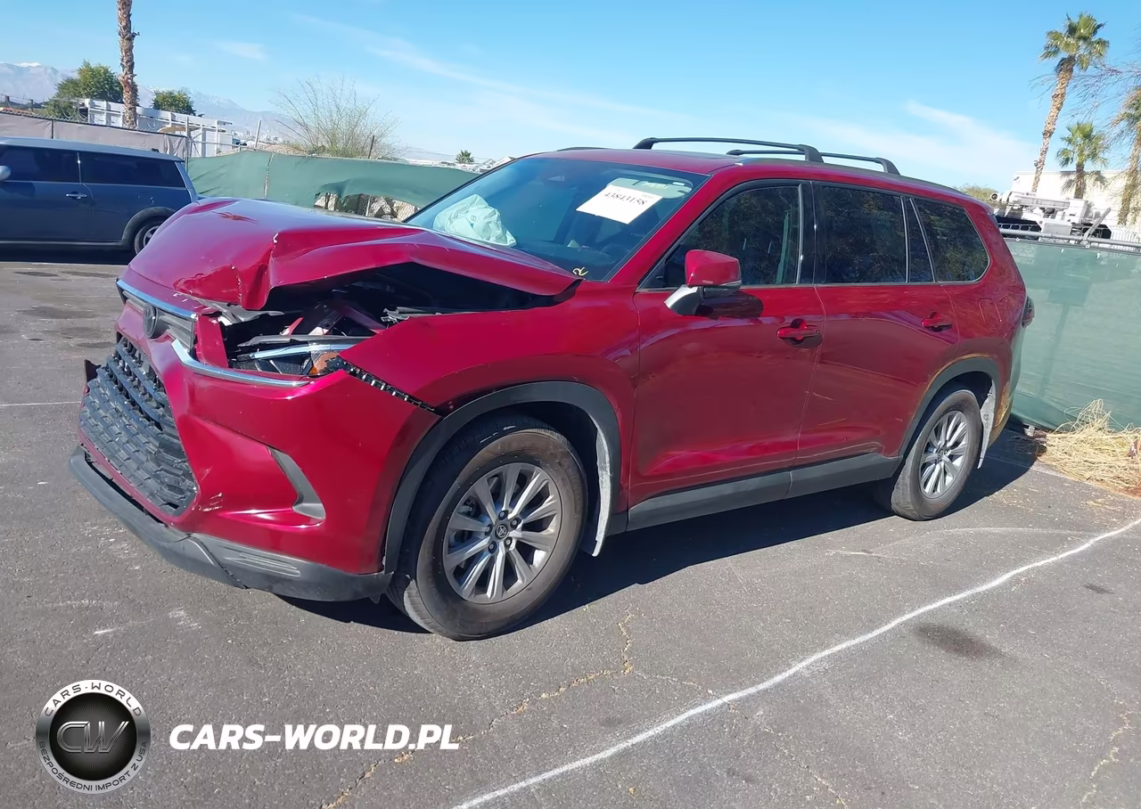 2025 Toyota Grand Highlander Xle VIN:5TDAAAB58SS082155 - 13