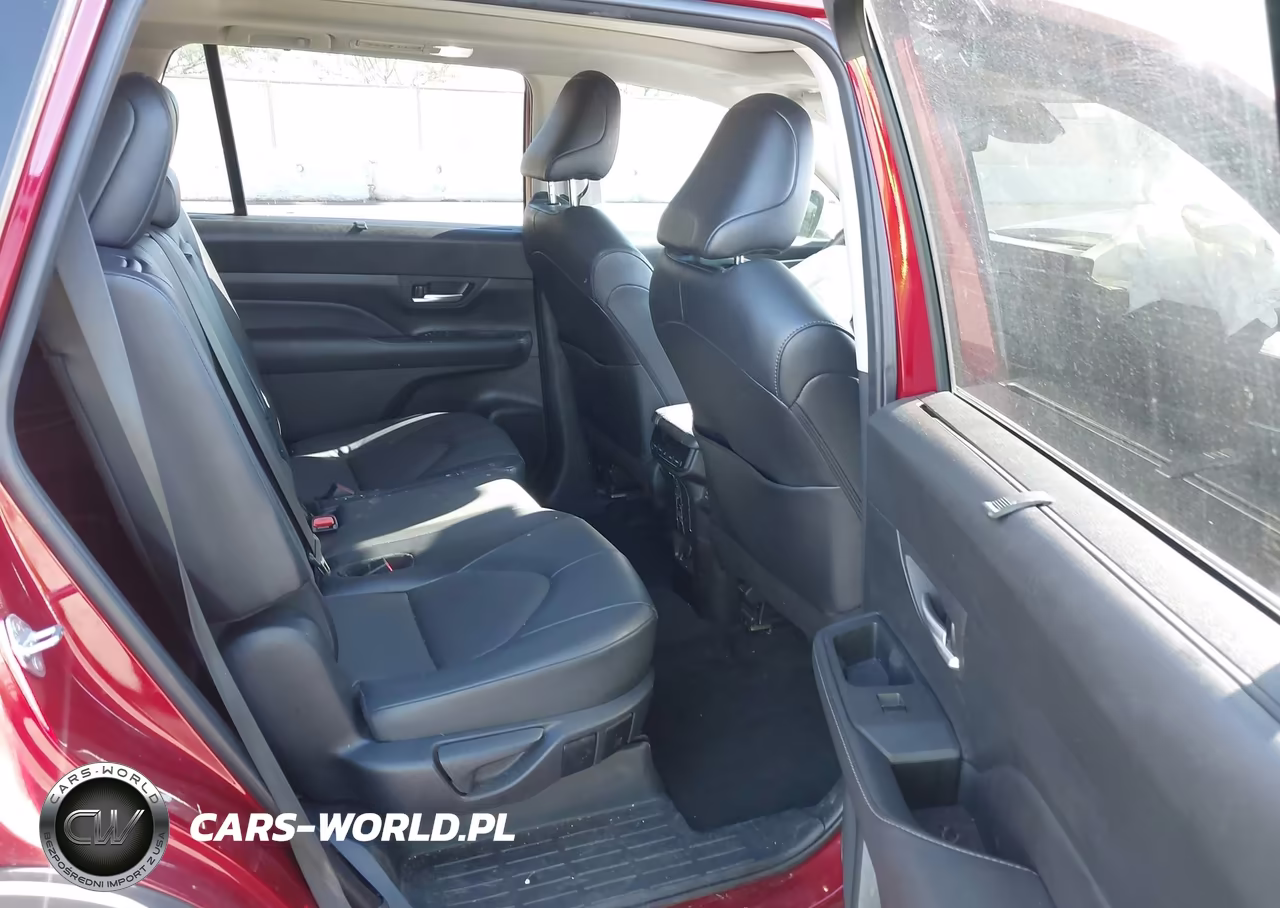 2025 Toyota Grand Highlander Xle VIN:5TDAAAB58SS082155 - 8