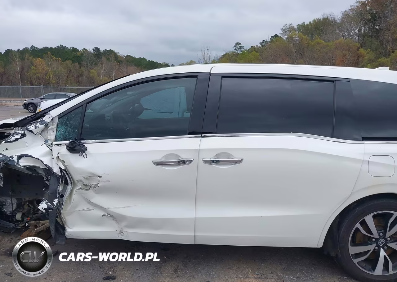 2018 Honda Odyssey Elite VIN:5FNRL6H94JB001840 - 14