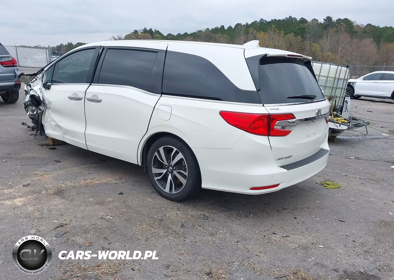2018 Honda Odyssey Elite VIN:5FNRL6H94JB001840 - 3