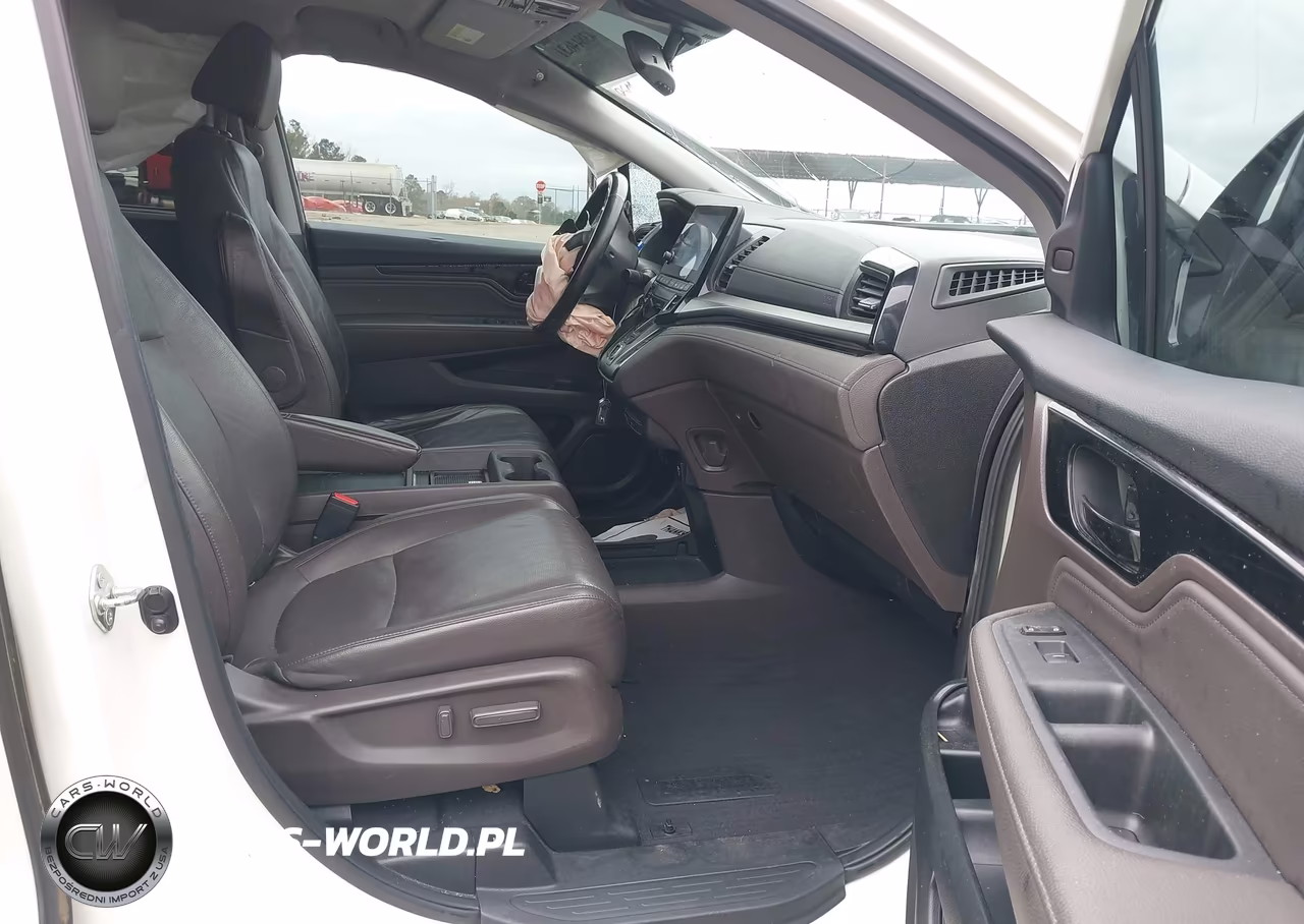 2018 Honda Odyssey Elite VIN:5FNRL6H94JB001840 - 5