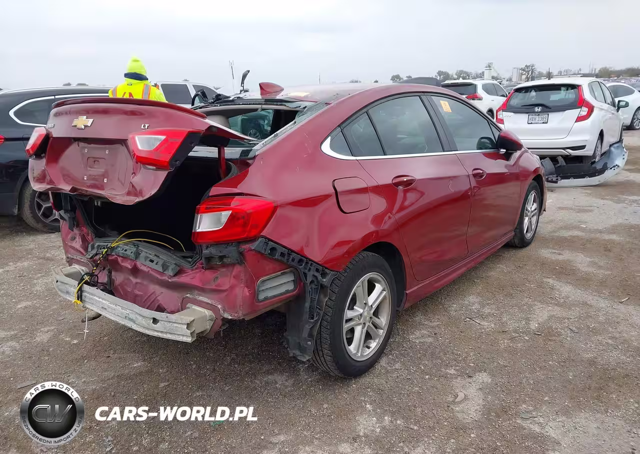 2018 Chevrolet Cruze Lt Auto VIN:1G1BE5SM8J7155274 - 4