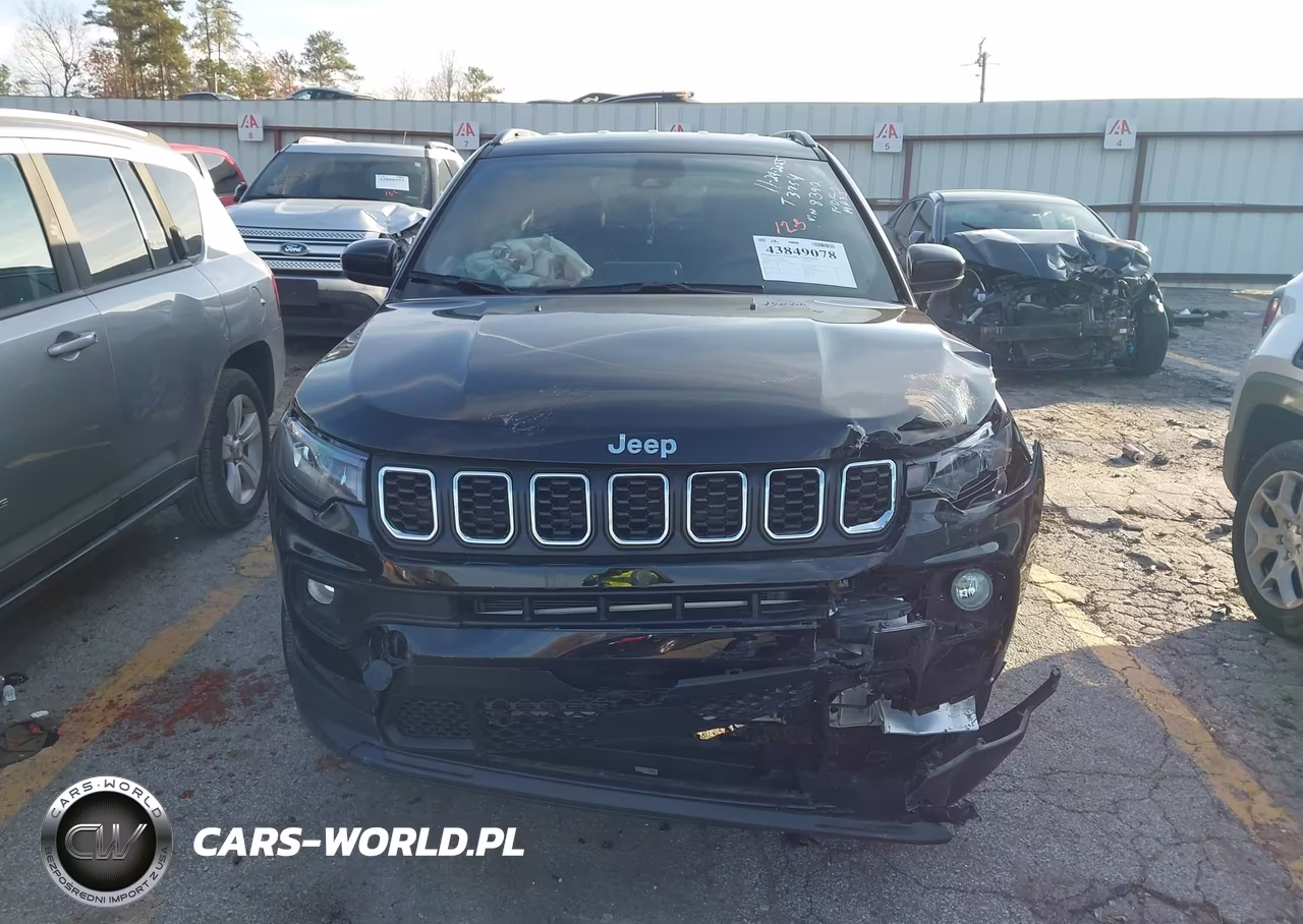 2025 Jeep Compass Latitude 4X4 VIN:3C4NJDBN9ST588392 - 11