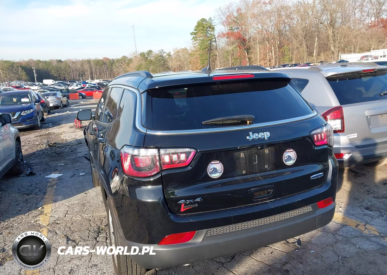 2025 Jeep Compass Latitude 4X4 VIN:3C4NJDBN9ST588392 - 3