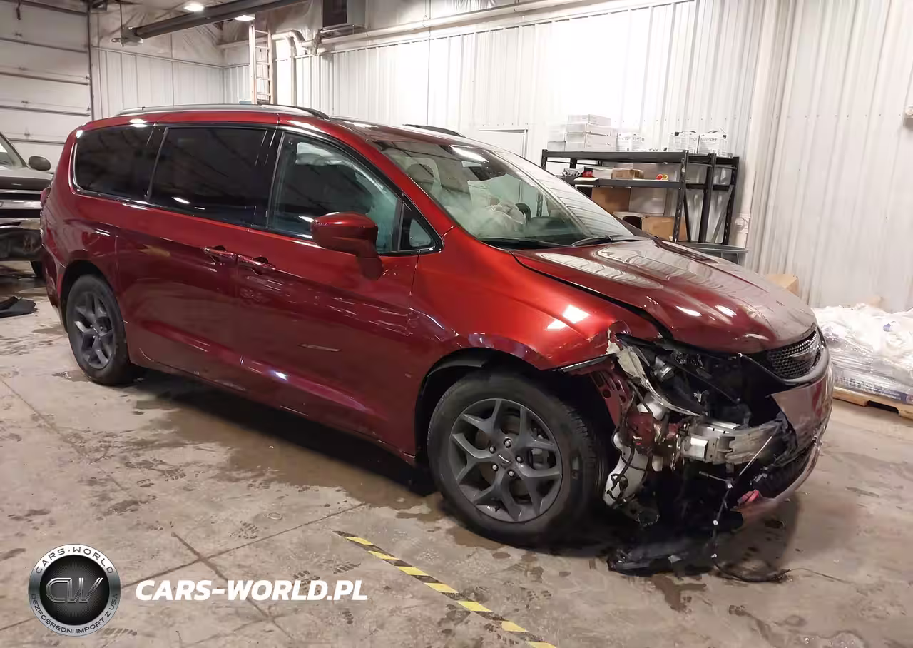 2018 Chrysler Pacifica Touring L Plus