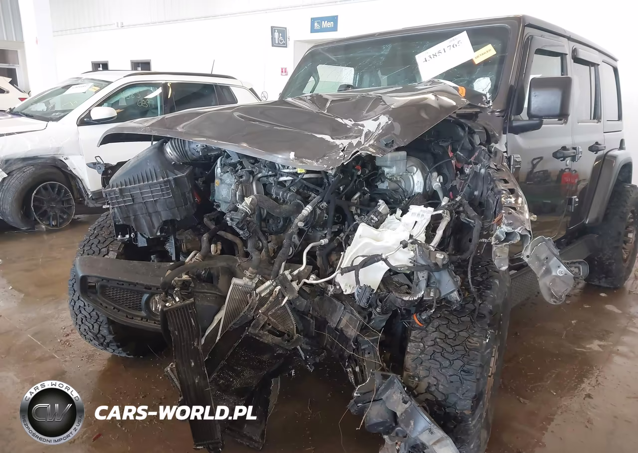2021 Jeep Wrangler Unlimited Sahara 4X4 VIN:1C4HJXEG1MW638243 - 6