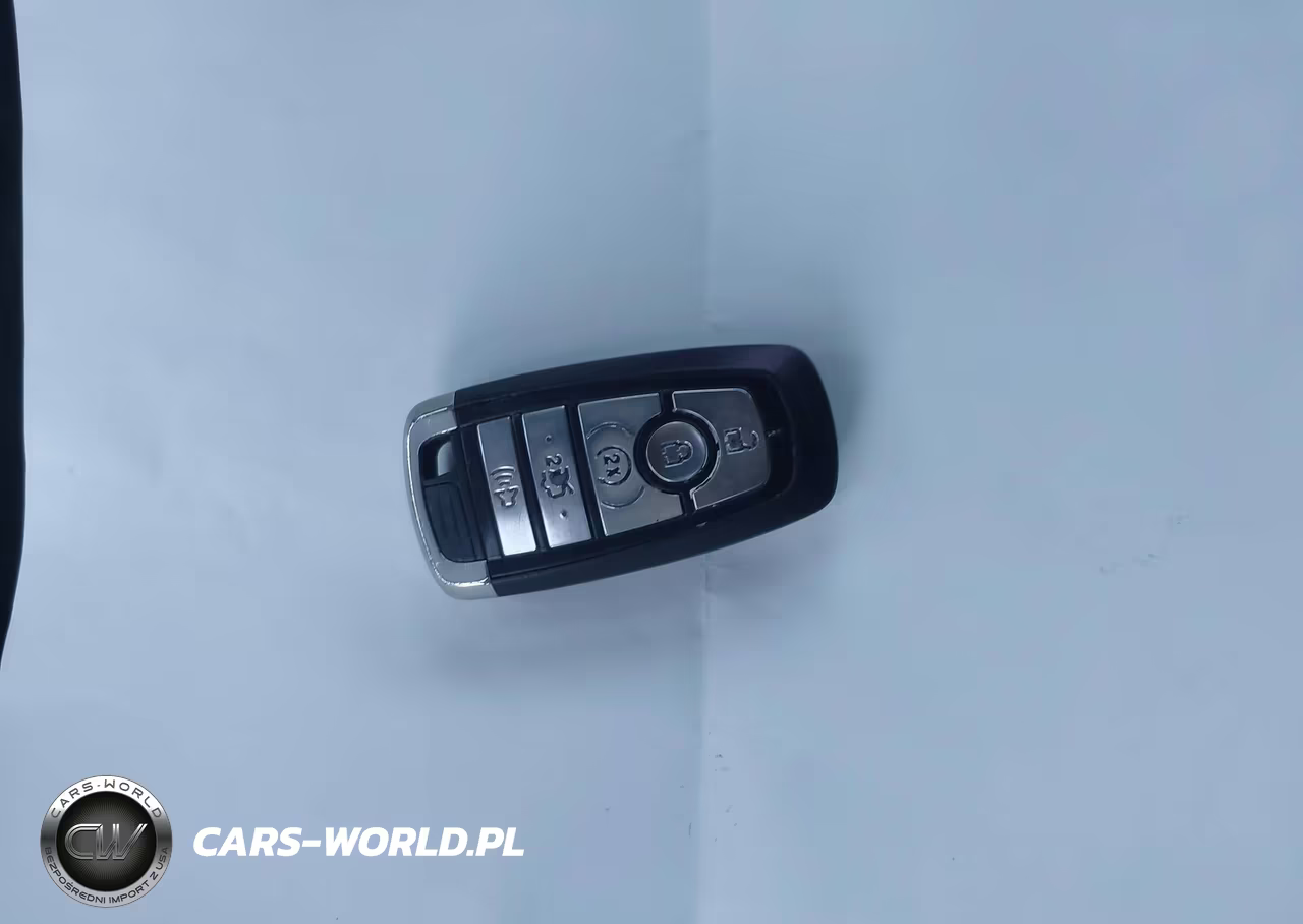 2018 Ford Fusion Energi Titanium VIN:3FA6P0SU1JR161695 - 11