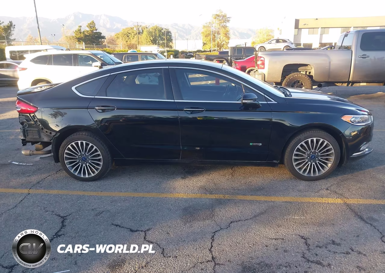 2018 Ford Fusion Energi Titanium VIN:3FA6P0SU1JR161695 - 14