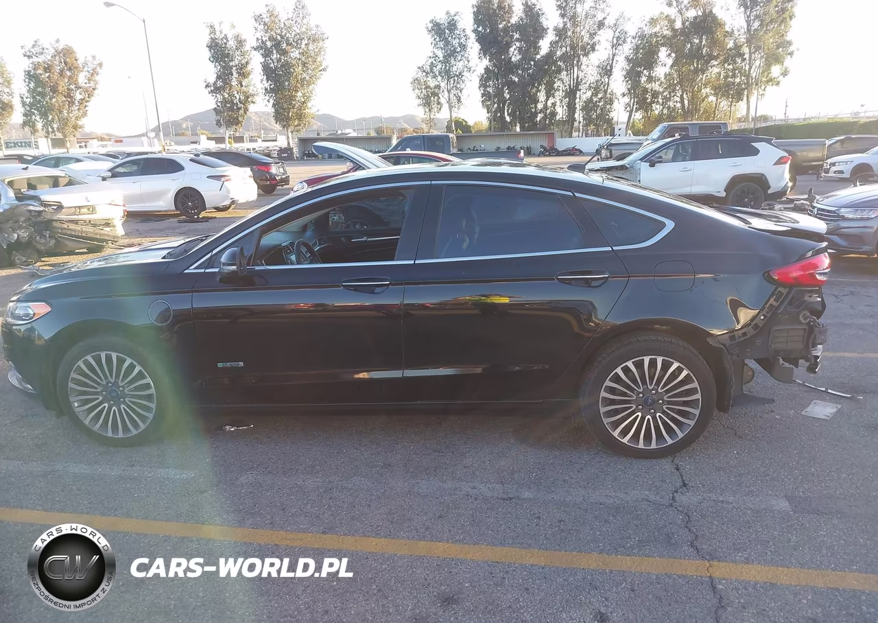 2018 Ford Fusion Energi Titanium VIN:3FA6P0SU1JR161695 - 15