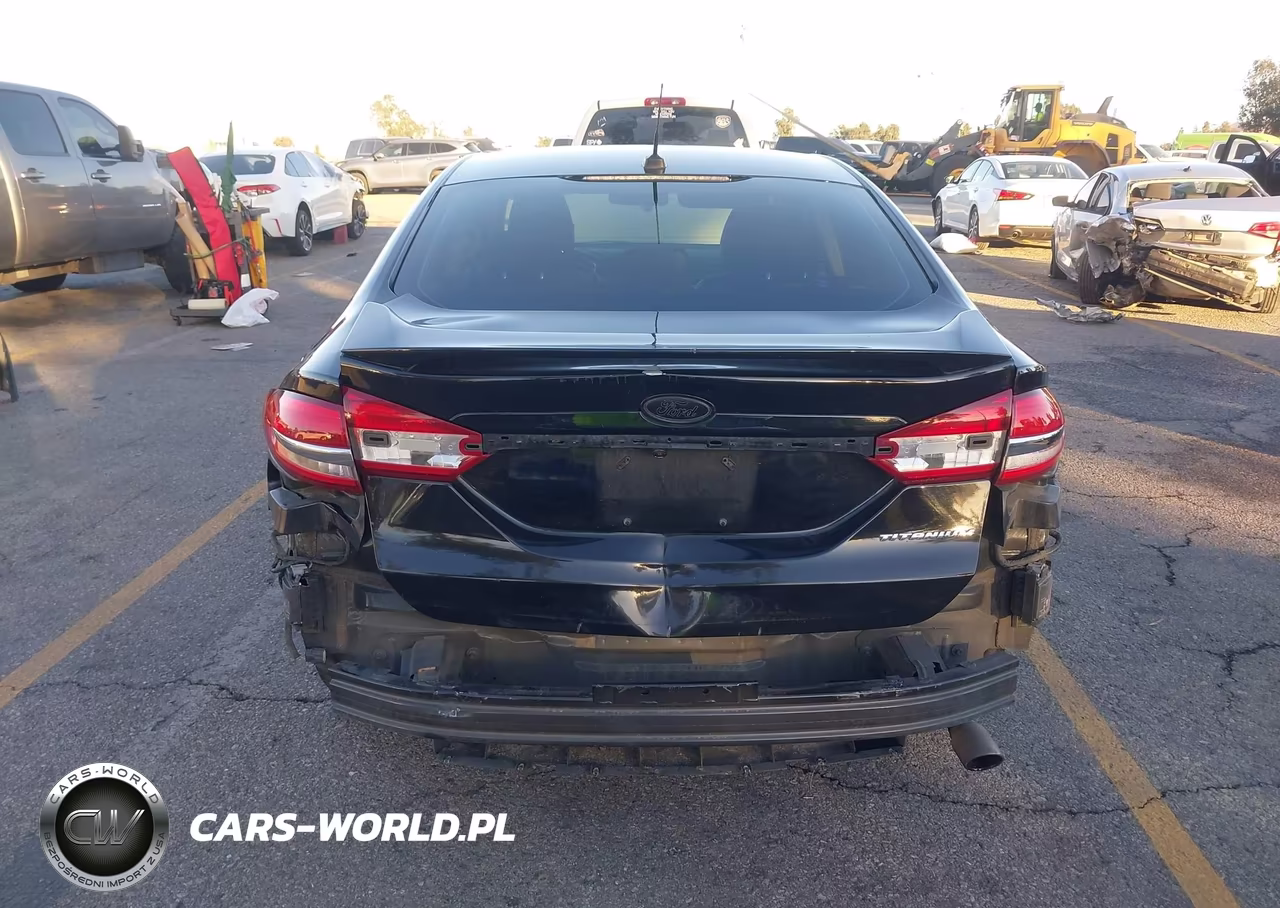 2018 Ford Fusion Energi Titanium VIN:3FA6P0SU1JR161695 - 17