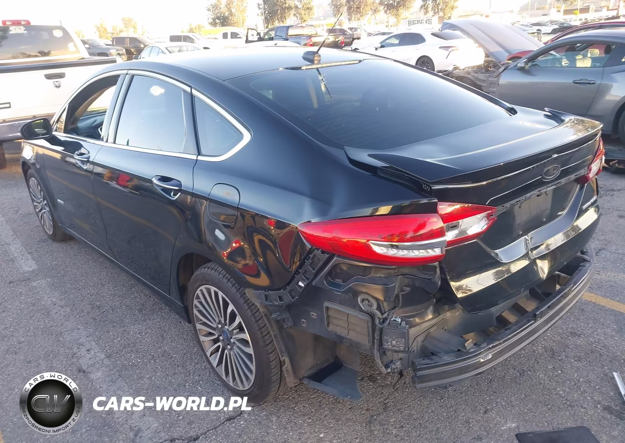 2018 Ford Fusion Energi Titanium VIN:3FA6P0SU1JR161695 - 3