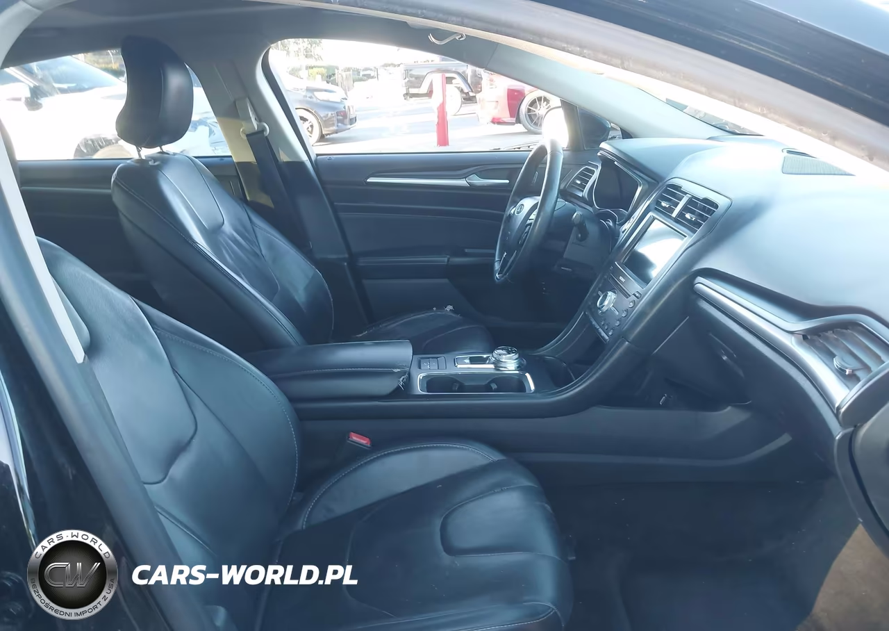 2018 Ford Fusion Energi Titanium VIN:3FA6P0SU1JR161695 - 5